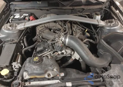 2013 Ford Mustang V6 из США, поврежденный, VIN 1ZVBP8AM6D5230832